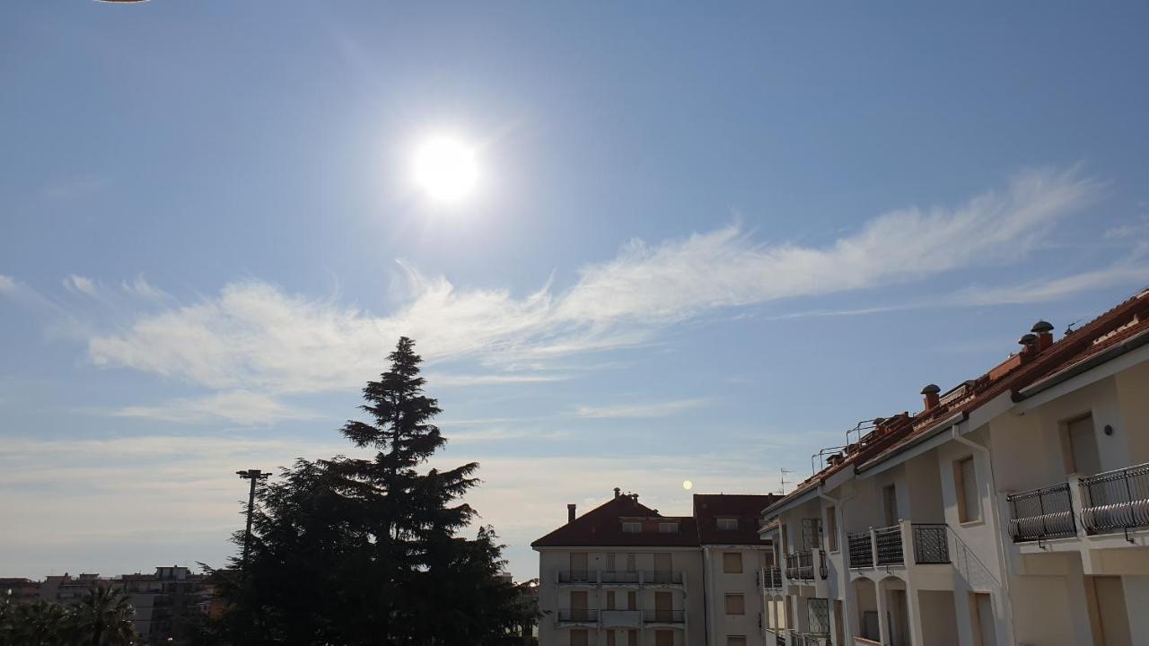 Condominio Ariazzurra S. Bart. San Bartolomeo Al Mare Eksteriør bilde
