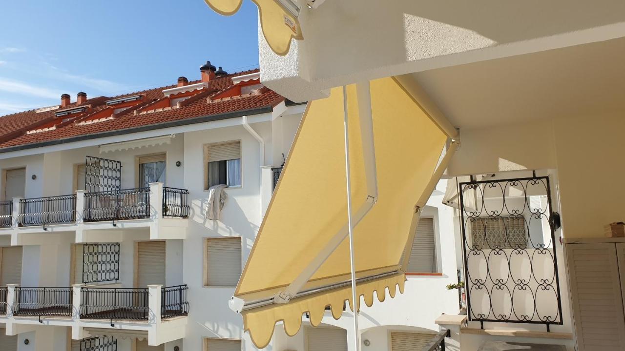 Condominio Ariazzurra S. Bart. San Bartolomeo Al Mare Eksteriør bilde