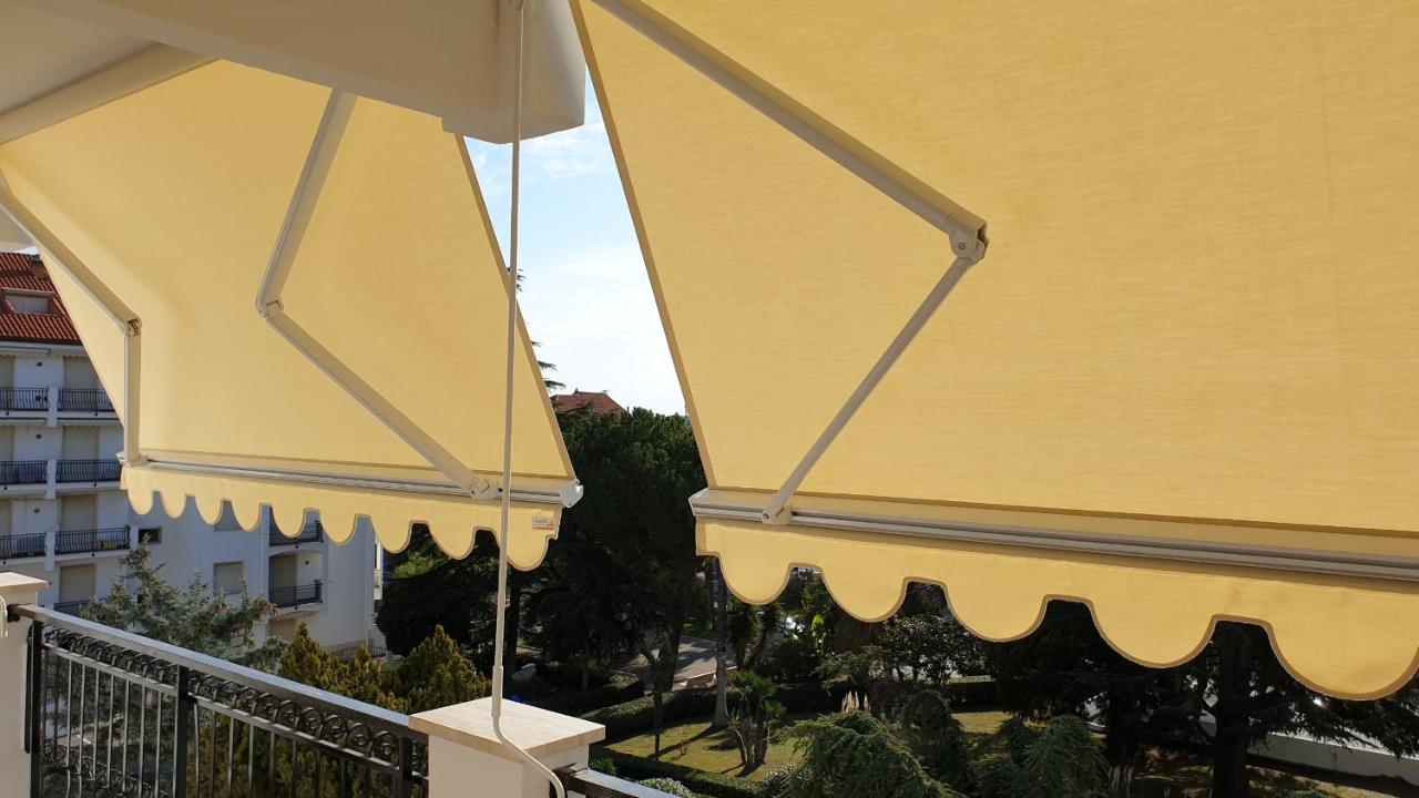 Condominio Ariazzurra S. Bart. San Bartolomeo Al Mare Eksteriør bilde