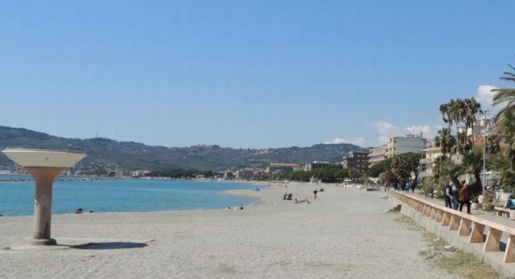 Condominio Ariazzurra S. Bart. San Bartolomeo Al Mare Eksteriør bilde