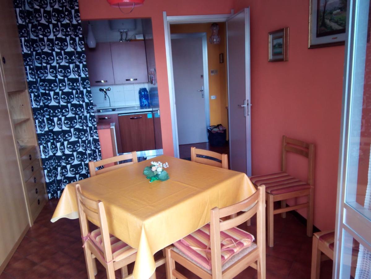 Condominio Ariazzurra S. Bart. San Bartolomeo Al Mare Eksteriør bilde